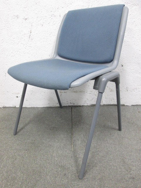 イトーキ製スタックチェア【定番のブルー色】【使わない時は重ねてコンパクトに収納可能】
                        
                                    中古
            