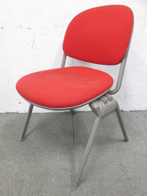 オカムラ製スタックチェア【鮮やかなレッド色】【座面に厚みがあり快適な座り心地です】【使わない時は重ねてコンパクトに収納可能】	
                        
                                    中古
            