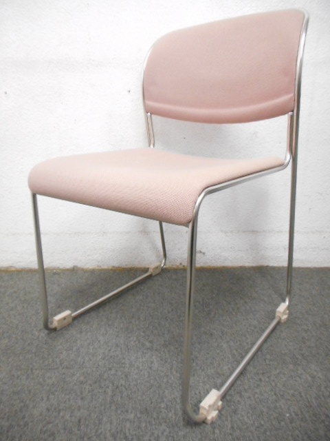 ■スタッキングチェア　■ライトローズ　■オカムラ（okamura）【ロット】
                        8113
                                    中古
            