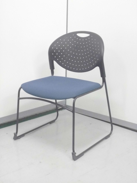 【スタッキングチェア】　イトーキ(ITOKI)　【クリケット(CRIKET)】　肘無　【会議椅子】
                        クリケット
                                    中古
            