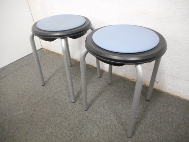 ■丸イス2脚セット【ブルー】　■オカムラ（okamura）　■スツール　スタッキング　オレフィン系レザー【セット商品】
                        オカムラ　スツール　８１１０ＣＺ
                                    中古
            