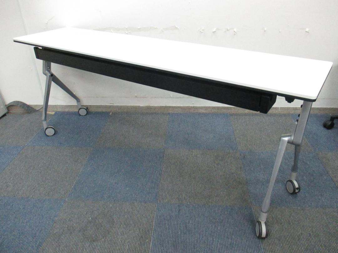 【スタイリッシュなデザイン】オカムラ製　スタックテーブル【幕板無し】
                        インターアクト MT
                                    中古
            