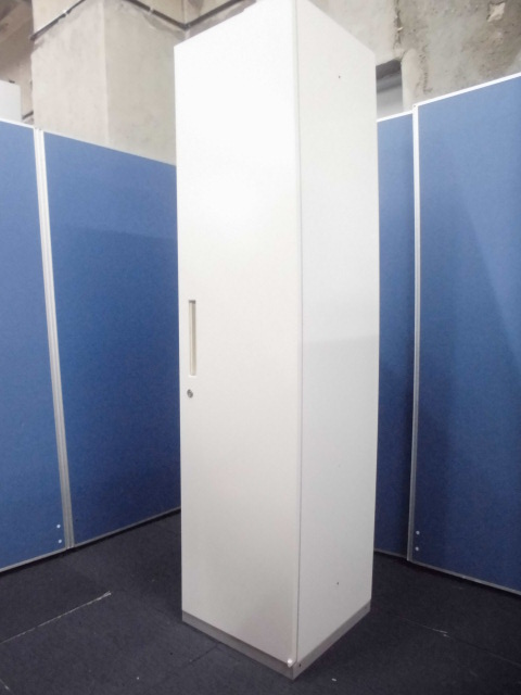 【鍵付】珍しい片開きの書庫が入荷しました！オフィスのデットスペースにいかがですか？【キレイなホワイトキャビネット】
                        リベスト
                                    中古
            