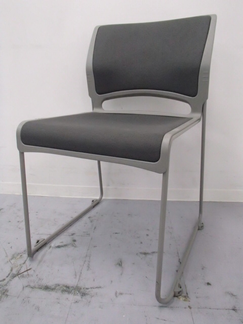 【6脚入荷】｜スタッキングチェア｜グレー｜長時間のミーティングでも快適！
                        
                                    中古
            