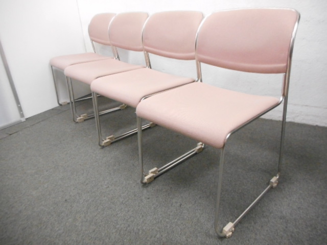 ■スタッキングチェア4脚セット　■ライトローズ　■オカムラ（okamura）【ロット】 
                        8113
                                    中古
            