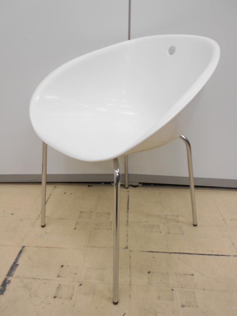 デザインにこだわりのある　ホワイトチェア　
                        
                                    中古
            