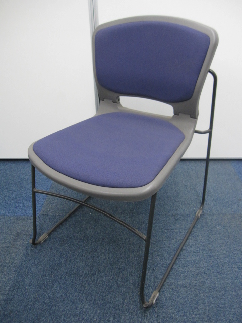 【パープル】ウチダ製　スタックチェア　ミーティング用
                        MX-17
                                    中古
            