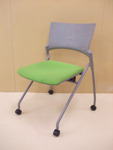 【祝！足立・葛飾店オープン】イトーキ製　マノスシリーズ ネスティングチェア　爽やかなライトグリーン【状態良好】 
                        マノス
                                    中古
            