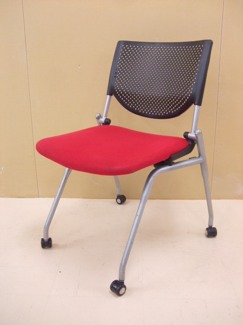 【祝！足立・葛飾店オープン】オカムラ製 プロスタックチェア　ネスティングチェア　鮮やかなレッド　キャスター付きで移動も楽々！【使用しないときは畳んで収納可能】
                        プロスタック
                                    中古
            