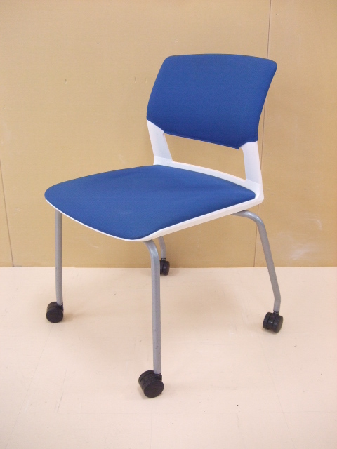 【祝！足立・葛飾店オープン】コクヨ製　160シリーズ スタッキングチェア　ブルー×ホワイトの爽やかコンビ【状態良好】 
                        160シリーズ
                                    中古
            