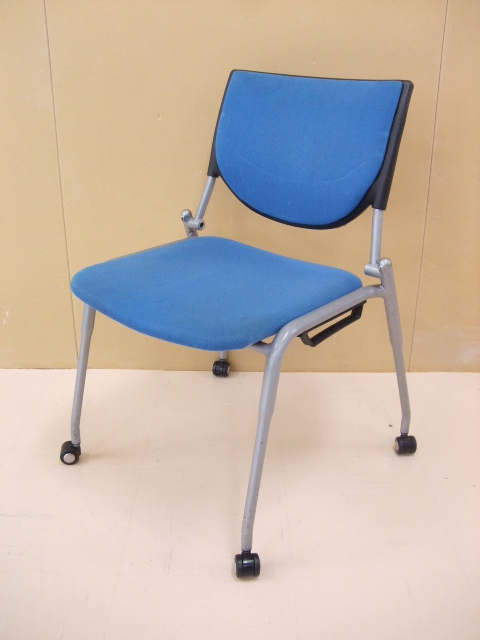【人気のチェアが入荷！】オカムラ製 プロスタックシリーズ スタッキングチェア■大人気のブルー色■キャスター付きで移動も楽々！重ねて収納可能！
                        プロスタック
                                    中古
            