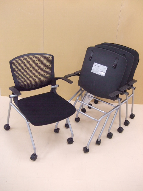 【祝！足立・葛飾店オープン】岡村製作所　グラータチェア　ブラック色　ネスティングチェア　肘付きキャスター付き　デザイン性が高く、座り心地も良いです！【4脚セット商品】
                        グラータ
                                    中古
            