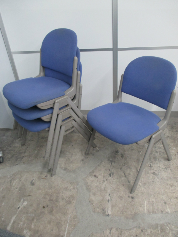 【セット商品】持ち運び快適！定番のブルーカラーのスタッキングチェアの４脚セット【中古オフィス家具】
                        ピレッティコレクション
                                    中古
            