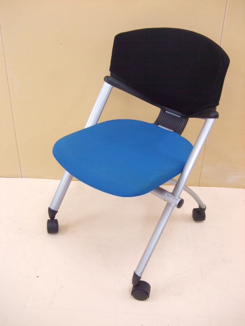 【１０脚入荷！】コクヨ製　ミーティングチェア　ブルー　今なら数がそろいます！【売れ筋】
                        ミーティングチェア
                                    中古
            