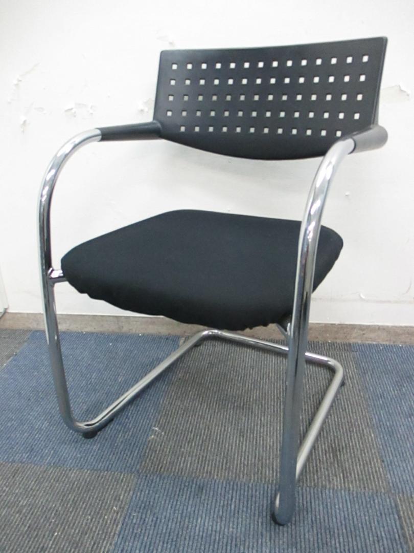 【デザイン性＆重厚感が兼ねたチェア!!】Vitra製　VISAVIS ビザビチェア【座り心地も抜群です!!】
                        ビザビ
                                    中古
            