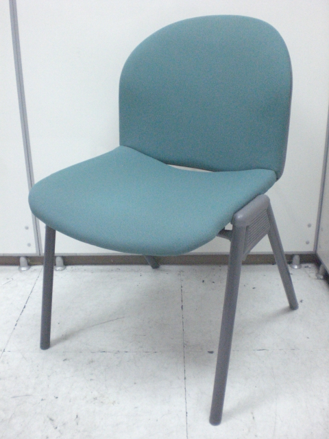 グリーンが渋い｜重ねて便利｜スタッキングチェア｜単品でも大歓迎
                        
                                    中古
            