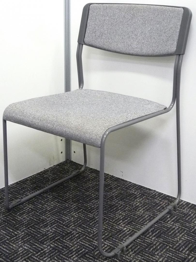 【総数８脚！】ちょっとした催事や会議に■ローコストなスタックチェア■無難なグレー■軽い！
                        スタックチェア
                                    中古
            