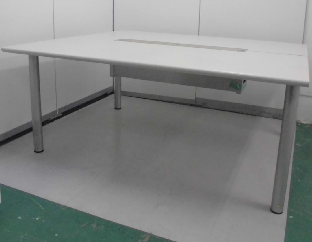 【テーブル】　イトーキ(itoki)　【DCNPシリーズ】　W1600mm　【フリーアドレス】　オフィスデスク　【事務机】　配線口付
                        
                                    中古
            