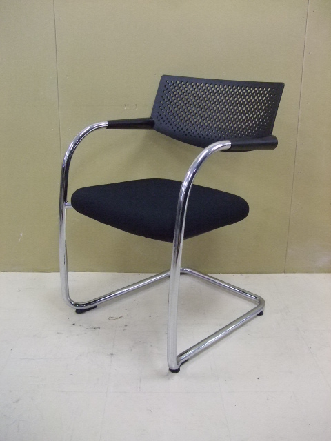 【祝！足立・葛飾店オープン】Vitra.社(ヴィトラ社) VISAVIS/ビザビ スタッキングチェア ブラック色■カバー欠け有【デザイナーズ家具】【おつとめ品】
                        
                                    中古
            
