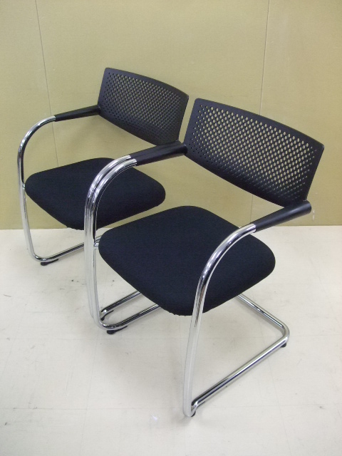 【祝！足立・葛飾店オープン】【2脚セット】Vitra.社(ヴィトラ社) VISAVIS/ビザビ スタッキングチェア ブラック色■カバー欠け有【デザイナーズ家具】【おつとめ品】
                        
                                    中古
            