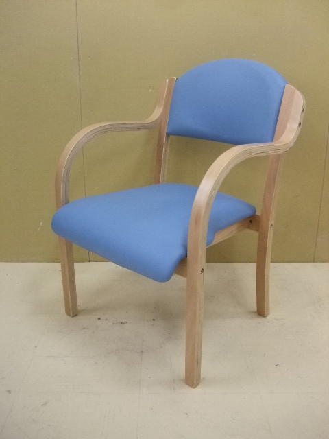 【祝！足立葛飾店オープン！】木製スタックチェア■ブルー■介護用として使いやすいです【新品商品】 【オフィス家具】
                        
                                    新品
            