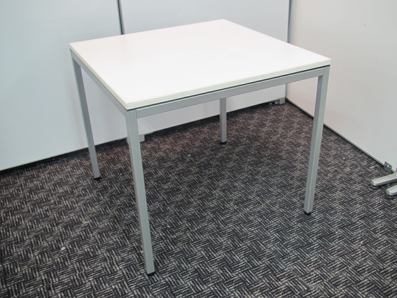 W800ｍｍの角テーブルが入荷しました　ラウンジやミーティングスペースにオススメ【状態良好】
                        トレッセ
                                    中古
            