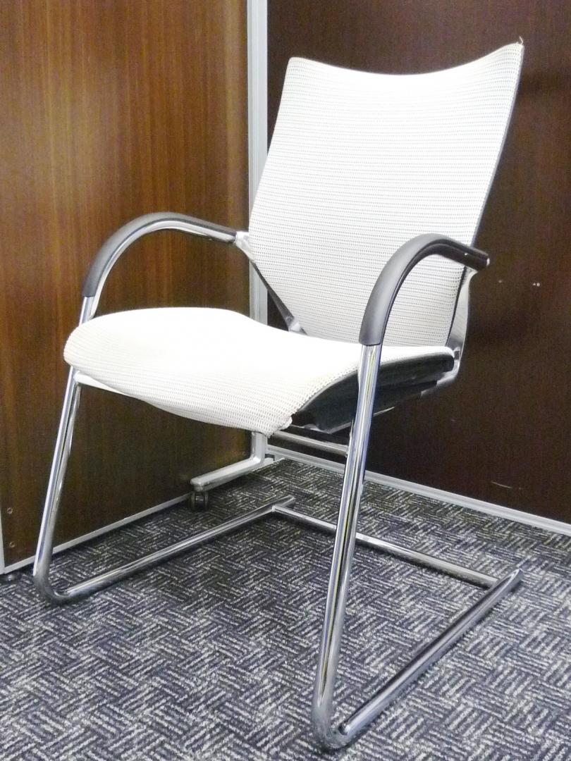 【５脚揃います！】■人気のオカムラ製バロンチェア、ミーティングチェア型■流行のメッシュで通気性バツグン！これからの季節にオススメ
                        バロン
                                    中古
            