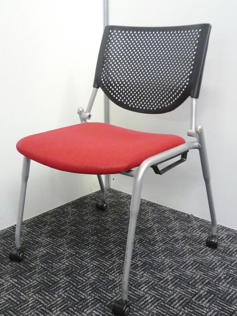 【限定３脚！】■オカムラ製スタッキングチェア■コンパクトに収納■キャスター付き■通気性の良い背もたれ■明るい赤色でお洒落なオフィスに
                        プロスタック
                                    中古
            