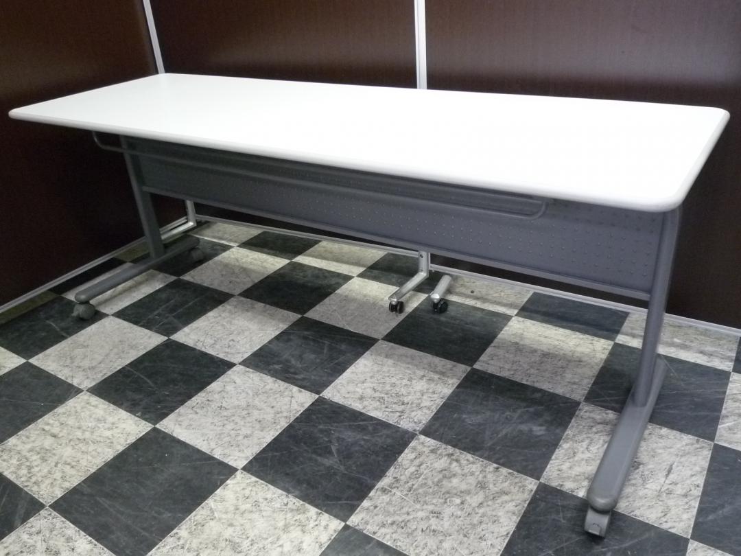 【６台入荷】■内田洋行製スタックテーブル■まとめ買いがオススメ■畳んで収納出来るため省スペース■人気のニューグレー■幅１８００ｍｍで広々■足元も広々■キャスター付き
                        SE型
                                    中古
            