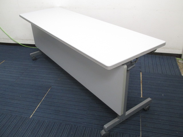 【処分品】【通常価格の50％OFF】8,000円⇒1,600円｜スタックテーブル（幕板付き）｜裏面がベリっと破れてますが、他は良好！【値下品】
                        
                                    中古
            