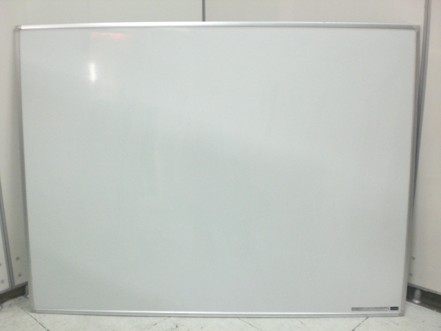 【１台入荷】内田洋行製　ホワイトボード　便利な壁掛け金具付きです
                        
                                    中古
            