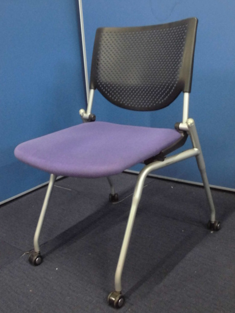 【収納に便利！】オカムラ製プロスタックチェア｜ネスティングチェア/会議用チェア｜パープル×ブラック
                        プロスタック
                                    中古
            