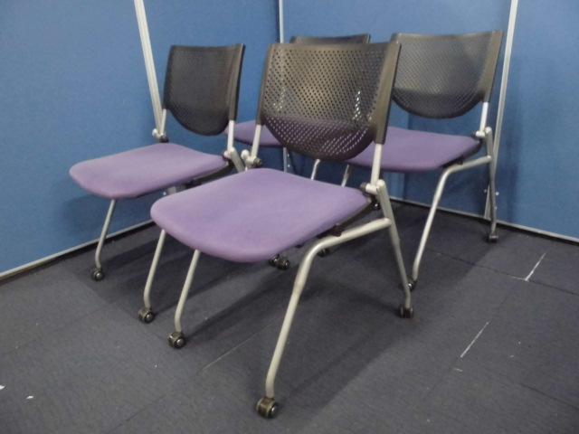 【収納に便利！】オカムラ製プロスタックチェア4脚セット｜ネスティングチェア/会議用チェア｜パープル×ブラック
                        プロスタック
                                    中古
            