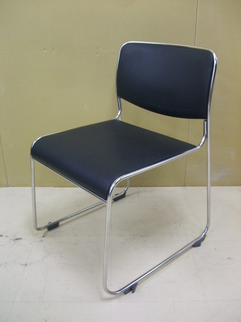 【祝！足立・葛飾店オープン！】コクヨ製　スタッキングチェア　ブラック色■ビニールレザータイプでお手入れ楽々！【定番商品】
                        
                                    中古
            