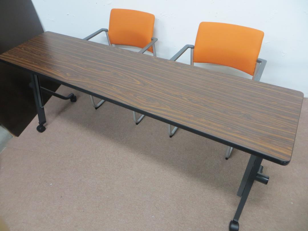 【売れ筋】テーブルとチェアのセット何れも揃うので会議室作りに！【W1800テーブル】
                        PLUSミーティングチェアとテーブルセット
                                    中古
            