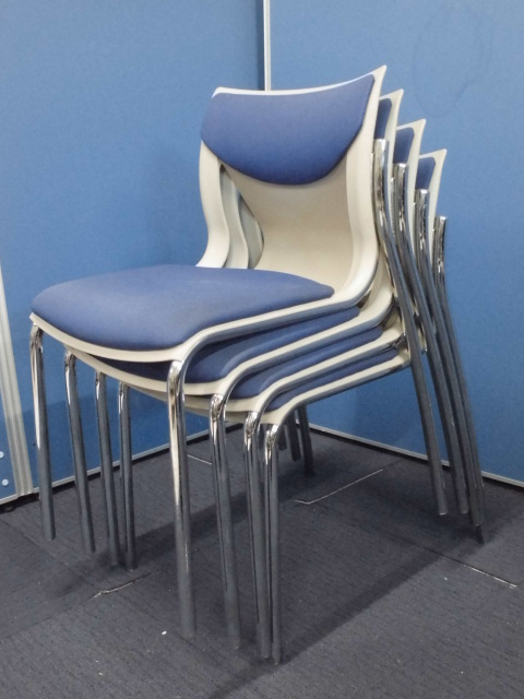 【座りごたえあります！】4脚セット｜スタッキングチェア/会議用チェア｜コクヨ｜ブルー【セット商品】
                        
                                    中古
            