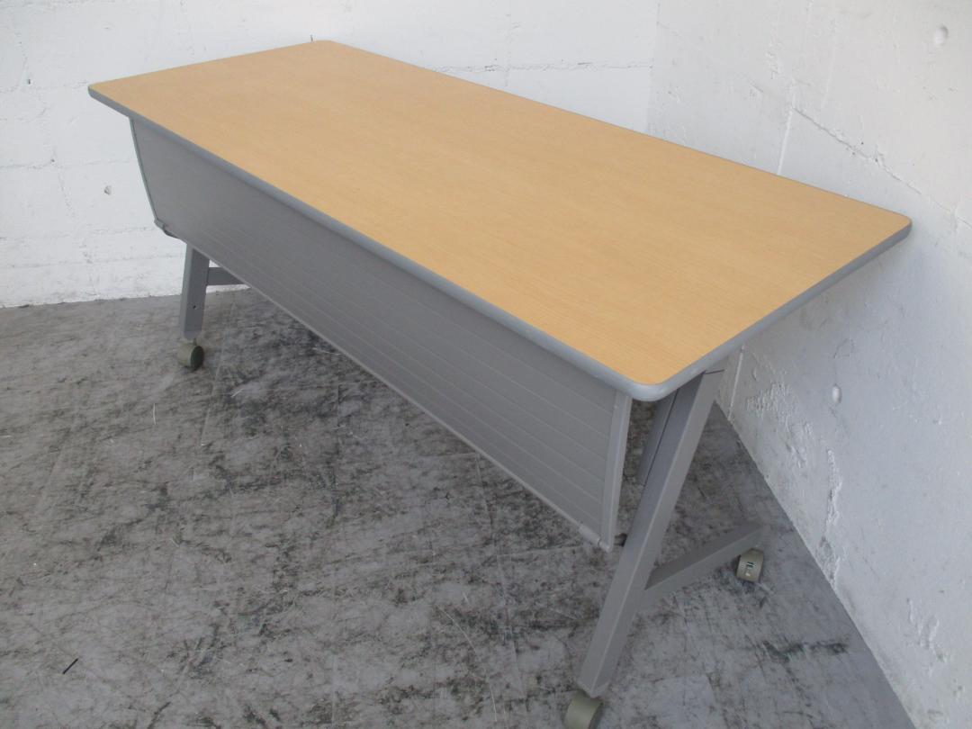 ～会議テーブルはスタックタイプで～収納も想定内!!
                        
                                    中古
            