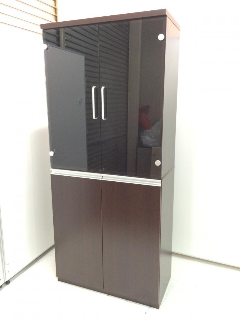 【役員用に最適】上段：ガラス両開き、下段：両開き　カラー濃いめのブラウンで、重厚感があります。
                        
                                    新古品
            