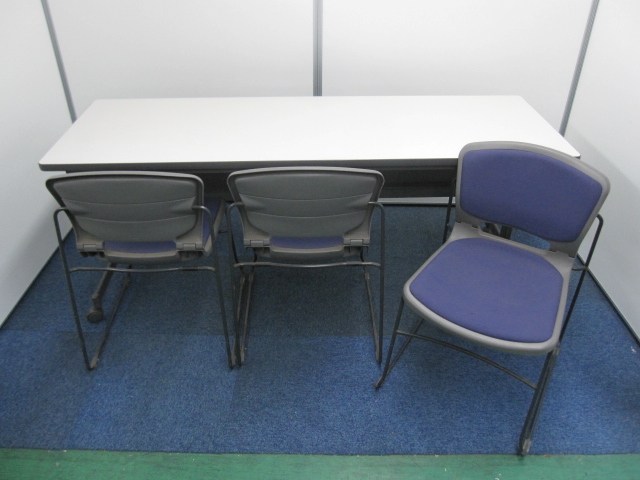 【セット商品】コクヨ製サイドスタックテーブル×１と内田洋行製スタックチェア（カラー：パープル）×３脚【会議テーブルチェアセット】
                        
                                    中古
            