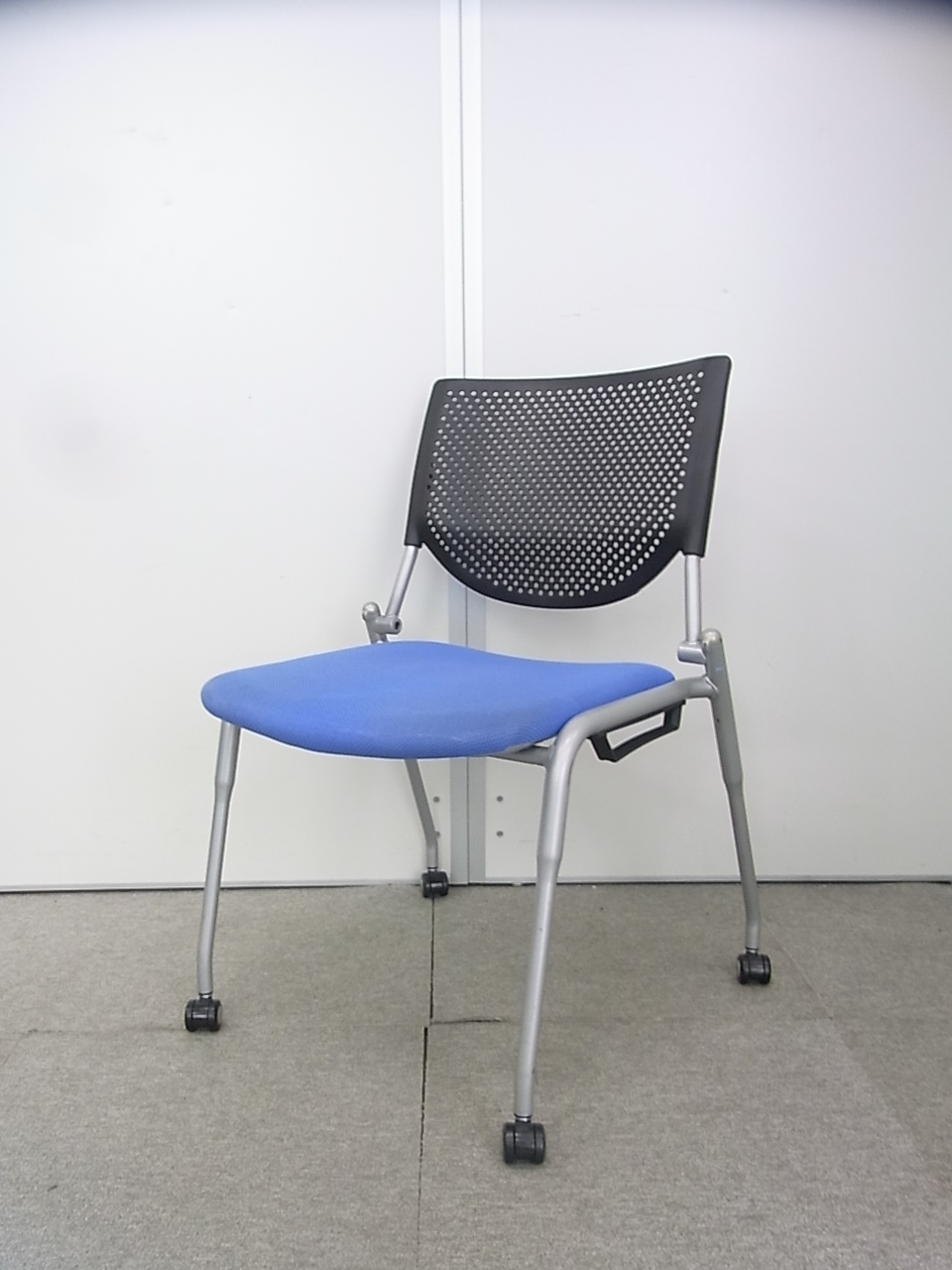 【6脚在庫有り】オカムラ製 プロスタックチェア■使用しないときは重ねて収納可能【使用感ある為、お安くご案内！】
                        プロスタック
                                    中古
            