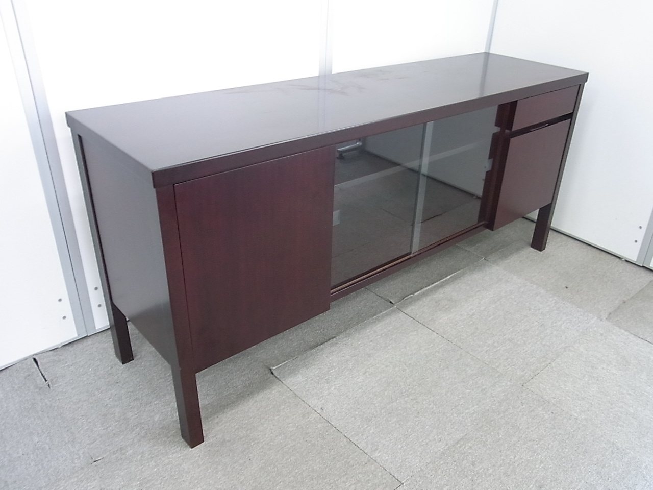 【レア商品！1台入荷！】イトーキ製  木製サイドボードが入荷！高級感溢れるローズカラー！【新品定価20万以上！！】
                        Ｉタイプ
                                    中古
            