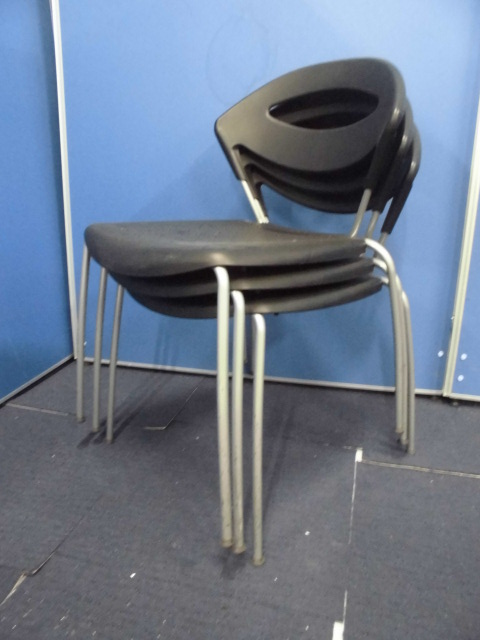 【イタリア輸入品】イライデ｜スタッキングチェア3脚セット｜ブラック｜樹脂なので拭き掃除ができて便利！【デザイナーズ家具】【セット商品】
                        イライデ
                                    中古
            