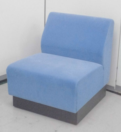 【ロビーチェア】【キレイなライトブルー】華やかな事務所にぜひ！
                        
                                    中古
            