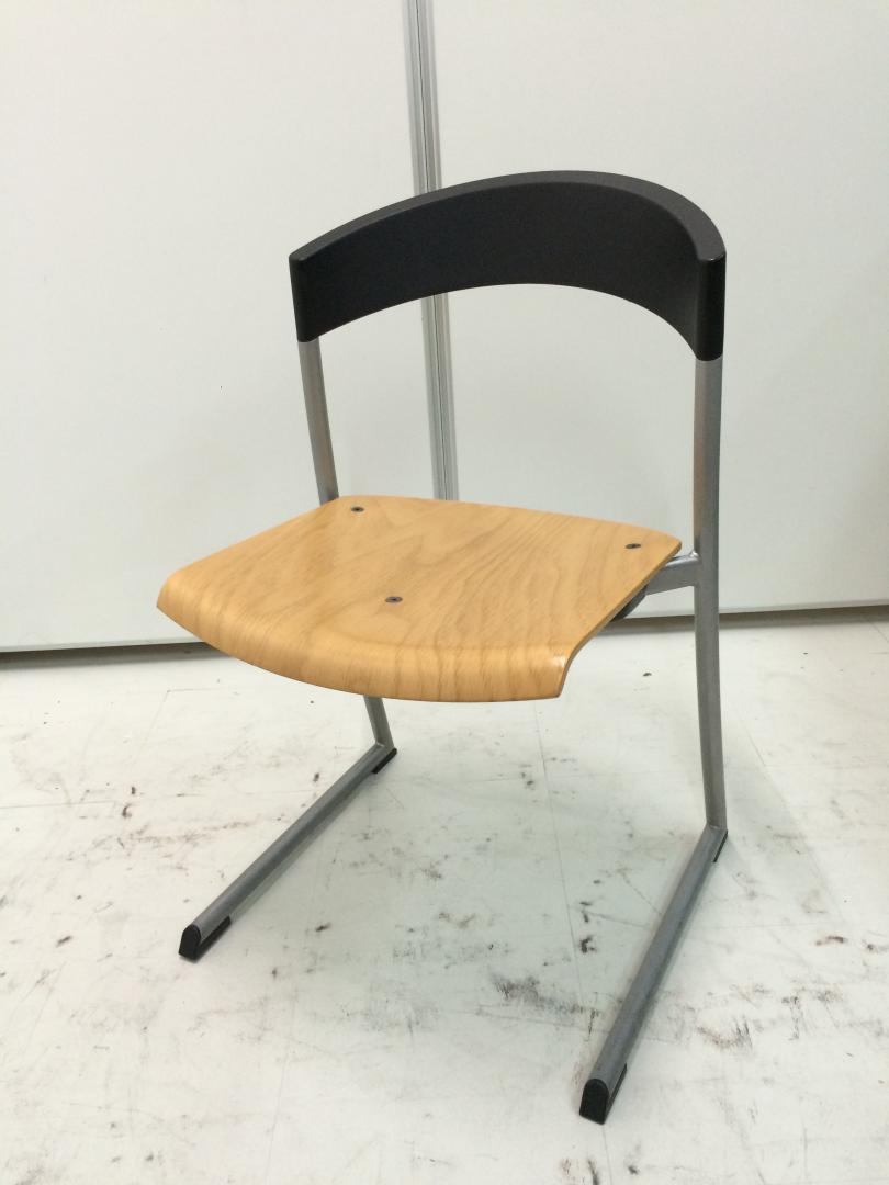 【ウィスナーハーガー製】座面が木目調のスタッキングチェア
                        
                                    中古
            