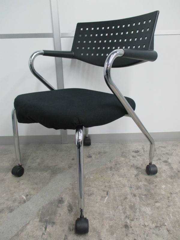 【クールで洗礼されたデザイナーズ家具】■ヴィトラ（vitra.）　ヴィザロール・ミーティングチェア■Visaroll/ビザロール (ビザビ/VISAVIS)キャスター付スタッキングチェア
                        ビザロール　Visaroll
                                    中古
            