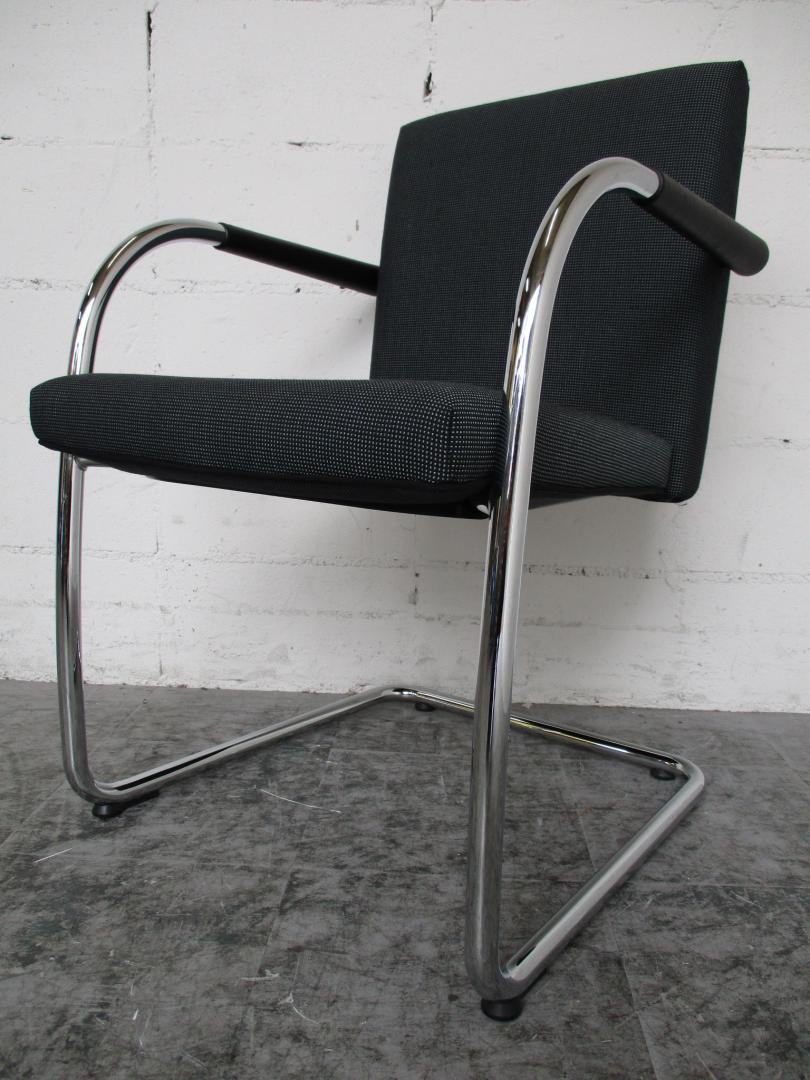 【1脚のみ！】Vitra製 おしゃれなミーティングチェア！
                        Visasoft
                                    中古
            