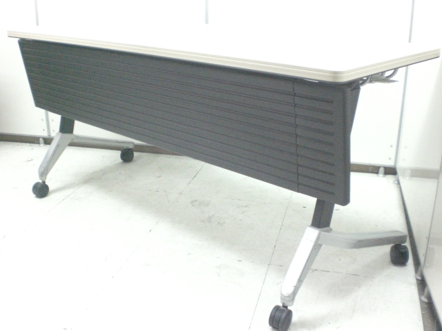 【3台入荷】収納名人なサイドスタックテーブル　残り一脚にて特別価格
                        
                                    中古
            