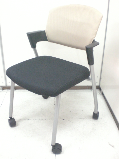 人気シリーズ大量入荷！重ねて収納できます！背もたれに小さな穴有特別価格
                        プロッティ
                                    中古
            