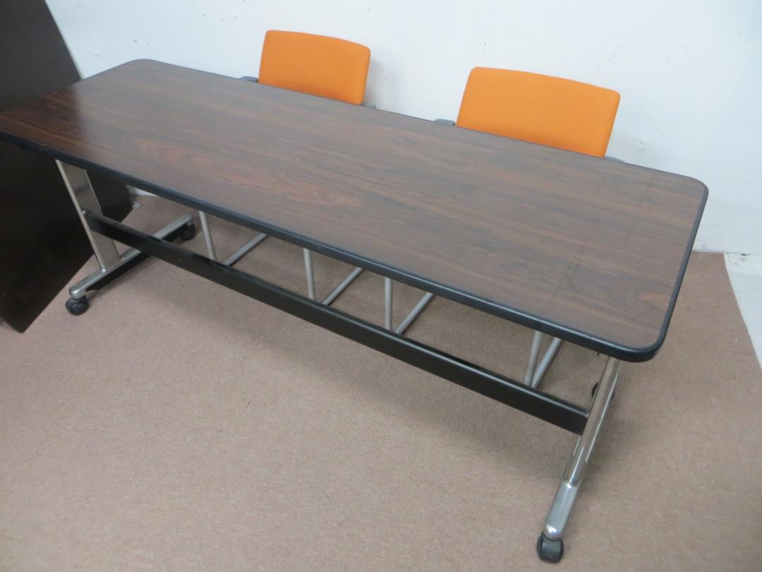 【売れ筋】テーブルとチェアのセット何れも揃うので会議室作りに！【W1800テーブル】
                        PLUSミーティングチェアとオカムラテーブルセット
                                    中古
            