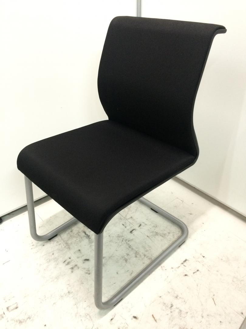 【4脚セット】シンクチェア　高級ミーティングチェア　汚れの目立たないブラック
                        
                                    中古
            